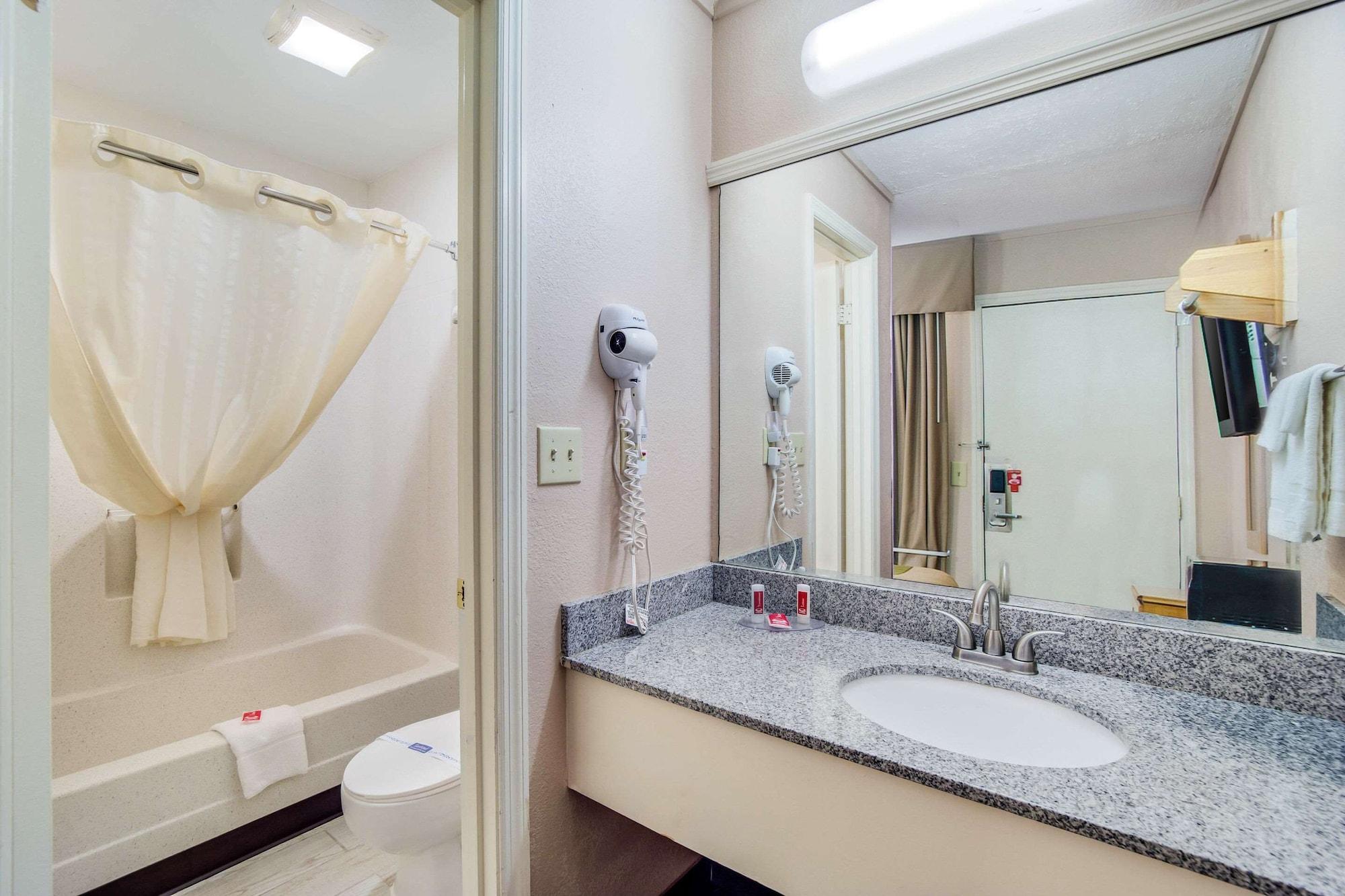 Econo Lodge Walterboro Eksteriør billede